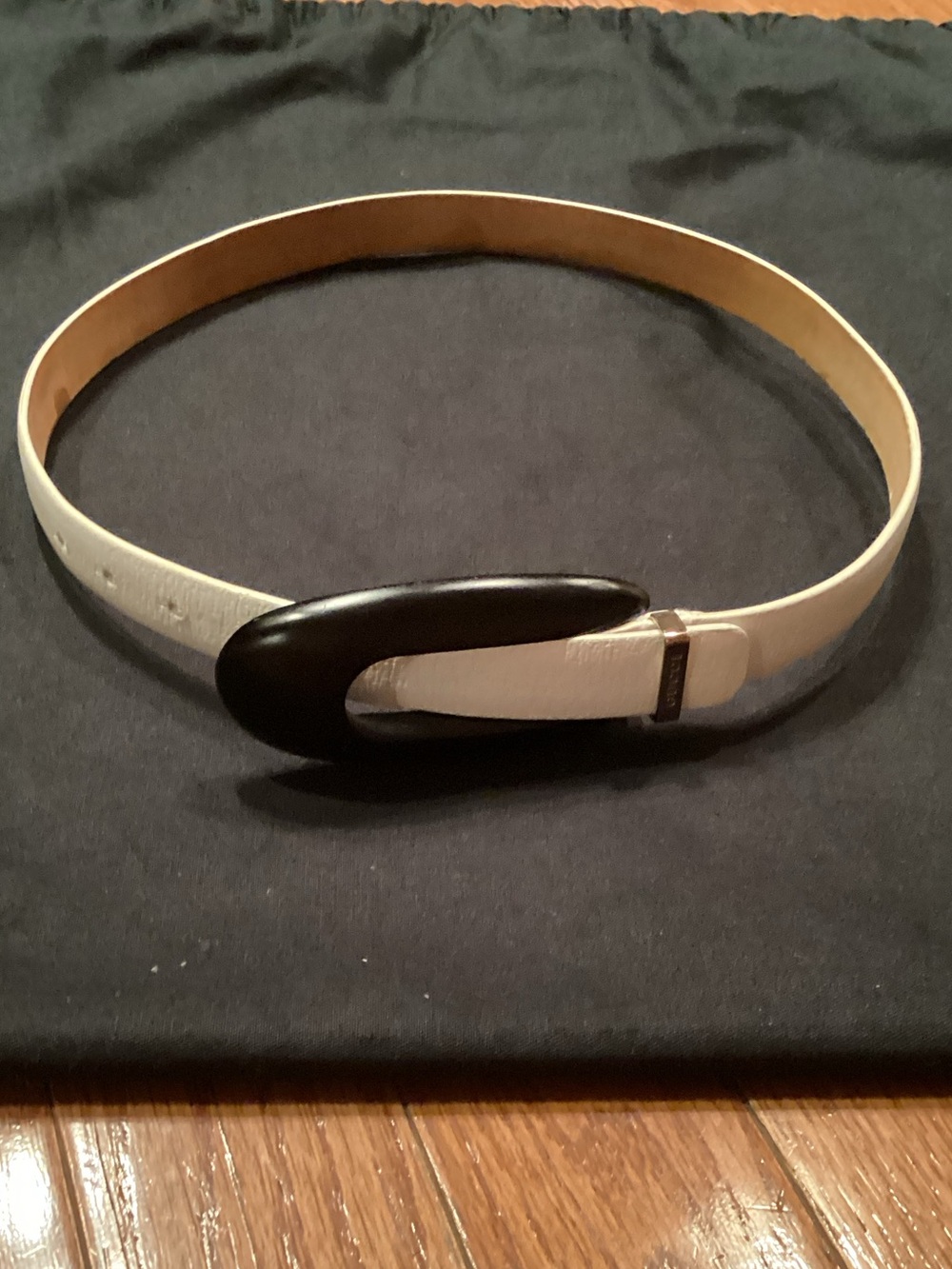 Gucci White Leather Belt with Gold Buckle Accent
